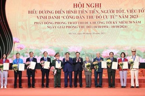  10 Công dân Thủ đô ưu tú năm 2023 tại Lễ Vinh danh. Ảnh: CTV