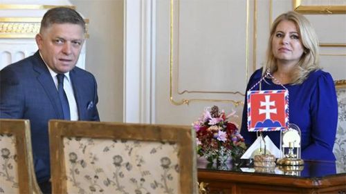 Ông Robert Fico và Tổng thống Zuzana Caputova.