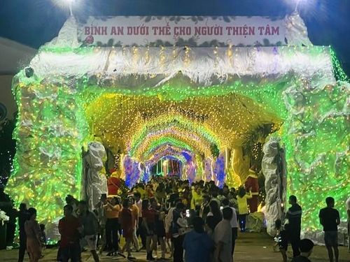 Người Công giáo Đồng Nai đóng góp quan trọng phát triển kinh tế-xã hội. (Ảnh: Lê Xuân/TTXVN)