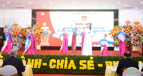 Văn nghệ tại đại hội. 