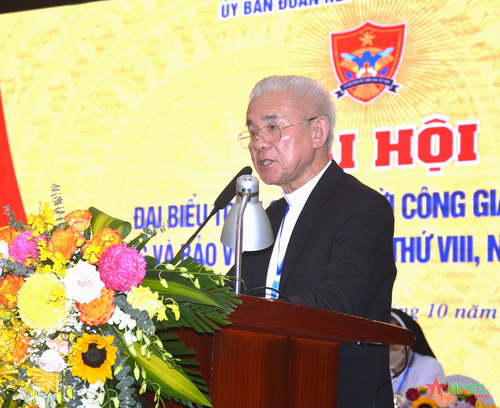 Linh mục Trần Xuân Mạnh phát biểu tại đại hội.