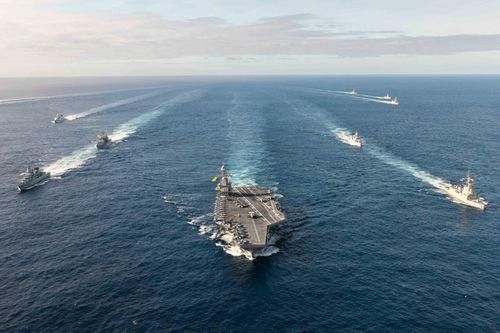 Ngoài biên đội cường kích A-10, tàu sân bay chạy bằng năng lượng hạt nhân thứ hai của Mỹ USS Dwight D. Eisenhower (CVN-69) cũng đã rời căn cứ hải quân Norfolk và cùng với nhóm tác chiến của nó di chuyển đến Trung Đông.