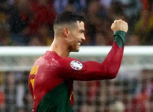 CR7 hoàn tất cú đúp