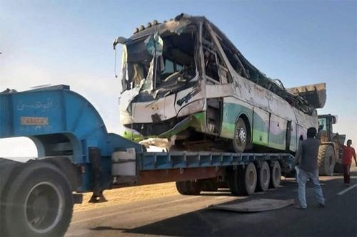 Một chiếc xe buýt bị hư hỏng nặng sau một vụ tai nạn tại Ấn Độ. (Ảnh minh họa. Nguồn: Middle East Online)