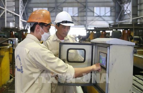 Sản xuất công nghiệp phục hồi chậm. Ảnh minh họa: Quốc Khánh - TTXVN 
