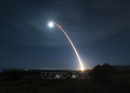 Một vụ phóng thử tên lửa đạn đạo xuyên lục địa (ICBM) Minuteman III tại Căn cứ không quân Vandenberg ở bang California, Mỹ ngày 5/2/2020. Ảnh: AFP/TTXVN