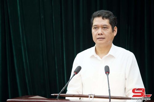 Đồng chí Vi Đức Thọ, Chủ tịch ỦY ban MTTQ Việt Nam tỉnh phát biểu tại lễ phát động.