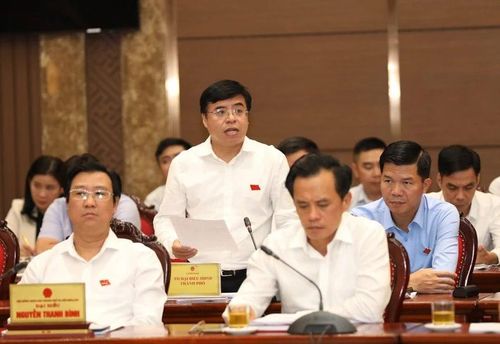 Các đại biểu chất vấn về tình trạng thiếu trường lớp trên địa bàn Thủ đô.