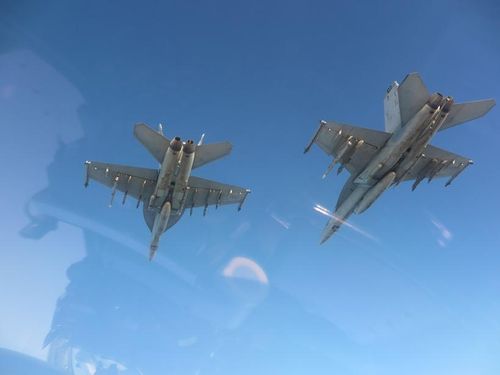  F/A 18 Super Hornets hoạt động trên tàu sân bay USS Gerald R. Ford. Nguồn: @USNavyEurope. 