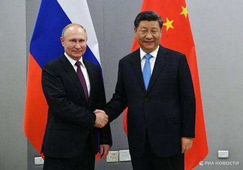 Tổng thống Nga Vladimir Putin (trái) và Chủ tịch Trung Quốc Tập Cận Bình. Ảnh: RIA Novosti