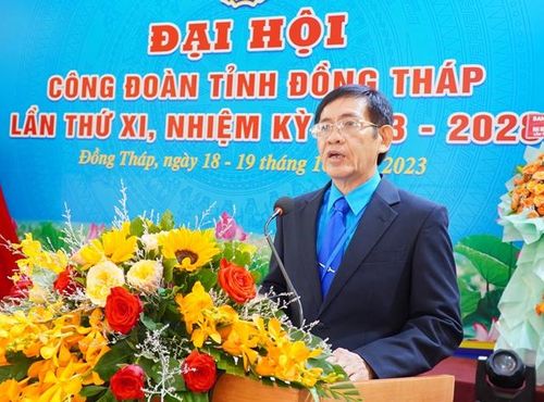 Đồng chí Trần Hoàng Vũ - Tỉnh ủy viên, Chủ tịch Liên đoàn Lao động tỉnh khóa X trình bày Đề án nhân sự Ban Chấp hành Liên đoàn Lao động tỉnh khóa XI, nhiệm kỳ 2023 - 2028