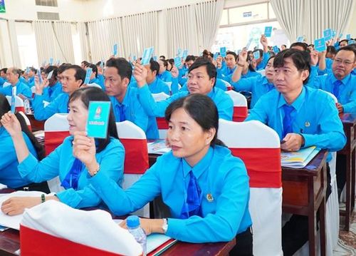 Đại biểu biểu quyết thông qua Quy chế làm việc của Đại hội