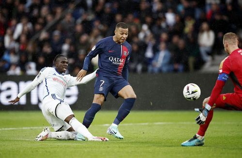 "Số 7" của PSG bỏ lỡ cơ hội lập cú đúp