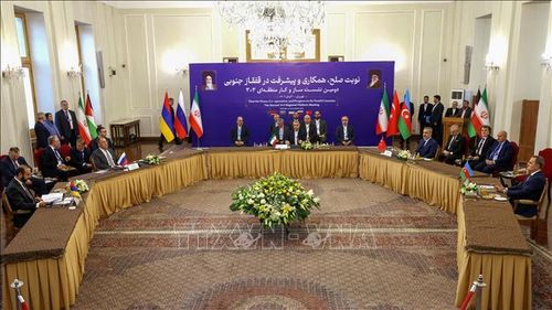 Toàn cảnh cuộc đàm phán Armenia-Azerbaijan tại Tehran (Iran) ngày 23/10/2023. Ảnh: AFP/TTXVN