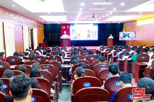 Tập huấn Luật thực hiện dân chủ ở cơ sở và các văn bản thi hành Luật.
