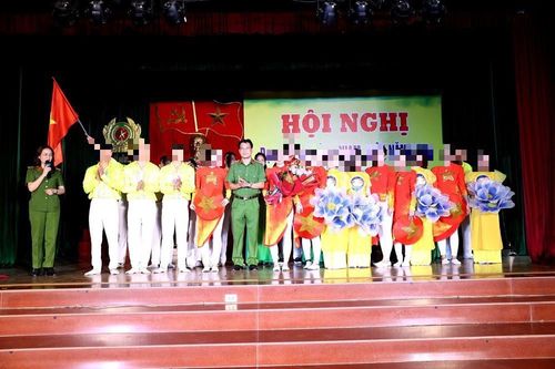 Một tiết mục văn nghệ được biểu diễn tại hội nghị