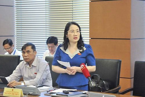 Đại biểu Nguyễn Thị Thủy (Đoàn đại biểu Quốc hội tỉnh Bắc Kạn) đề nghị Bộ Giáo dục và Đào tạo thanh, kiểm tra hoạt động dạy thêm, học thêm