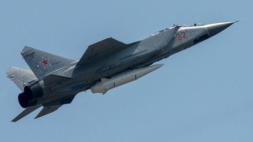 Ông Putin tuyên bố VKS bắt đầu hoạt động giám sát hàng không liên tục trên Biển Đen, máy bay chiến đấu MiG-31 được sử dụng trong nhiệm vụ này sẽ trang bị hệ thống tên lửa siêu thanh Kinzhal.