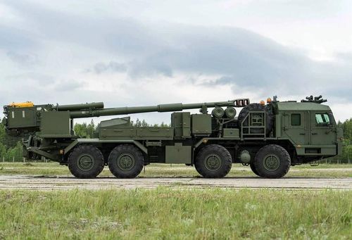 Ngoài ra pháo tự hành bánh lốp chỉ có mối quan hệ một phần với chuỗi cung ứng và năng lực sản xuất pháo tự hành bánh xích, điều này sẽ cho phép chế tạo song song mà không ảnh hưởng đến các loại vũ khí khác.