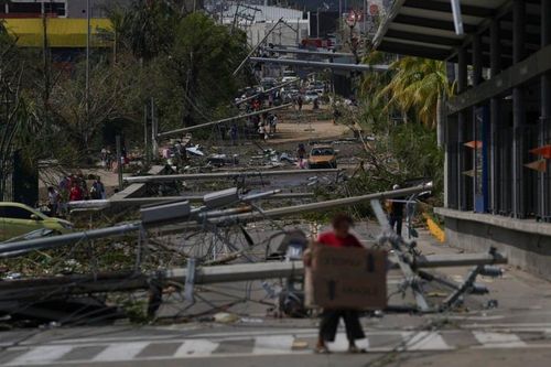 Theo tuyên bố của chính phủ Mexico, quân đội đang phân phát 100.000 gói thực phẩm và 800.000 lít nước, cùng nhiều nguồn cung cấp khác đang được triển khai.