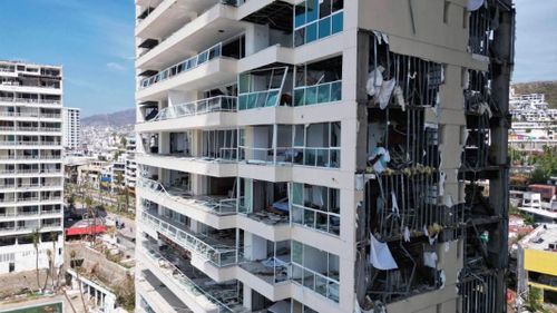 Các nhà khoa học cảnh báo rằng các cơn bão đang ngày càng mạnh hơn khi thế giới ngày càng ấm hơn do biến đổi khí hậu.