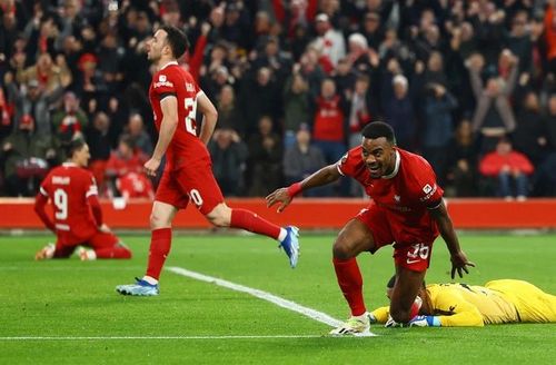 Ryan Gravenberch đã dứt điểm bồi ghi bàn thắng thứ tư cho Liverpool