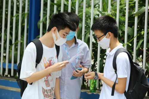 Học sinh đang chịu áp lực học tập, thi cử lớn trong khi trường học thiếu sân chơi bổ ích. Ảnh: minh họa