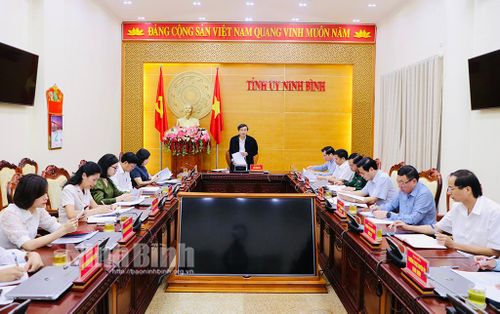 Đồng chí Đoàn Minh Huấn, Ủy viên Trung ương Đảng, Bí thư Tỉnh ủy chủ trì hội nghị.