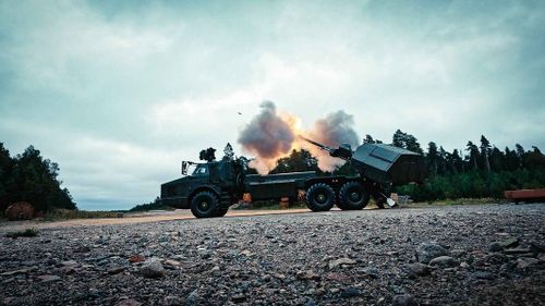 Tổ hợp pháo binh này có thể bắn toàn bộ các loại đạn tiêu chuẩn NATO, bao gồm cả đạn dẫn đường BONUS và đạn M982 Excalibur có độ chính xác rất cao.