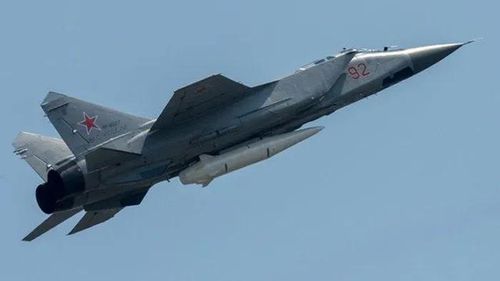 Ông Putin tuyên bố VKS bắt đầu hoạt động giám sát hàng không liên tục trên Biển Đen, máy bay chiến đấu MiG-31 được sử dụng trong nhiệm vụ này sẽ trang bị hệ thống tên lửa siêu thanh Kinzhal.