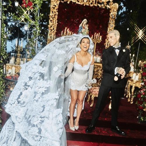 Không thể phủ nhận rằng, hôn nhân giữa Travis Barker và Kourtney Kardashian có tác động tích cực tới thành công lần này của Blink-182
