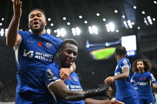 Cú hat-trick bàn thắng của Nicolas Jackson giúp Chelsea đánh bại Tottenham 4-1 trong trận cầu ‘điên rồ’ nhất lịch sử Ngoại hạng Anh rạng sáng 7/11.