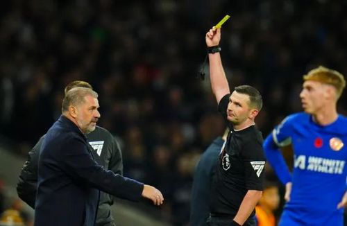 Thậm chí, chiến lược gia Ange Postecoglou của Tottenham cũng bị phạt thẻ vì lỗi phản ứng.