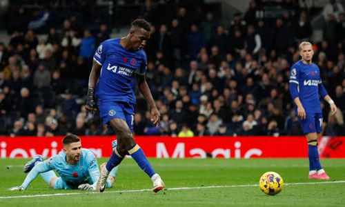 Jackson tỏa sáng ghi cú hat-trick trong trận này