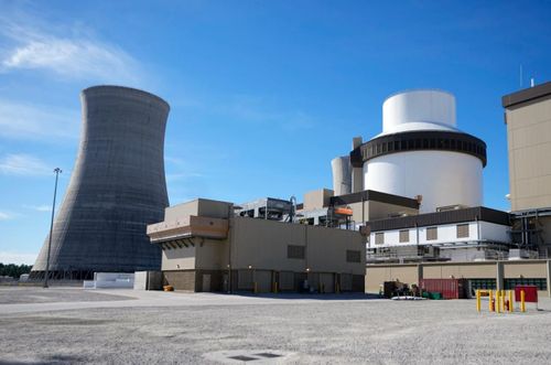 Lò phản ứng và tháp làm mát của tổ máy số 3 tại nhà máy điện hạt nhân Vogtle của Georgia Power Co. ở Waynesboro, bang Georgia, Mỹ, ngày 20/1/2023. Ảnh: NBC News