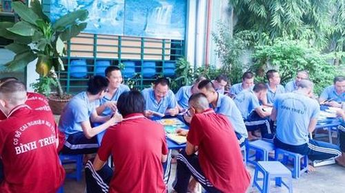 Các học viên sinh hoạt và học tập tại Cơ sở tư vấn và cai nghiện ma túy Bình Triệu.