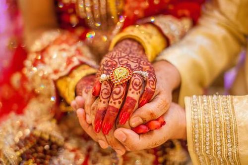 Quan niệm "hôn nhân sắp đặt" vẫn tồn tại ở Ấn Độ khó xóa bỏ. Ảnh minh họa: shutterstock