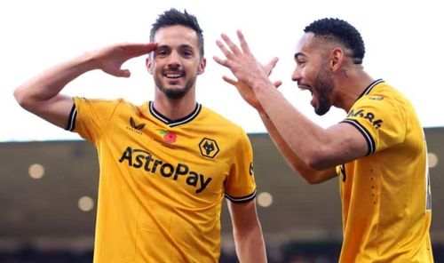 Hai bàn thua trong thời gian bù giờ khiến Tottenham thua 1-2 trên sân Wolves ở vòng 12, tối 11/11.