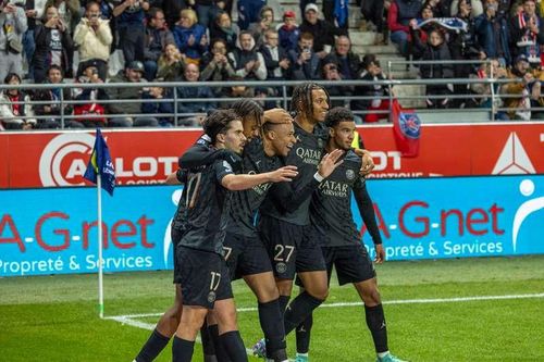Với việc Nice đã bị Montpellier cầm hòa 0-0, chiến thắng 3-0 của PSG giúp đội bóng thành Paris đòi lại vị trí dẫn đầu trên bảng xếp hạng Ligue 1.