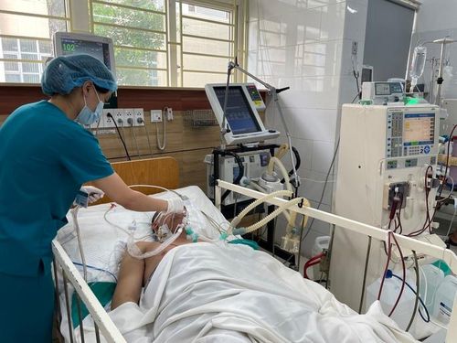 Nam bệnh nhân hôn mê sau sau khi hút thuốc lá điện tử