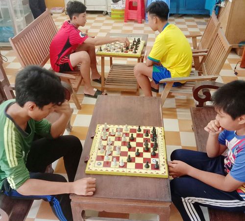 Các em ở lứa tuổi thiếu niên, nhi đồng hứng thú với môn cờ vua