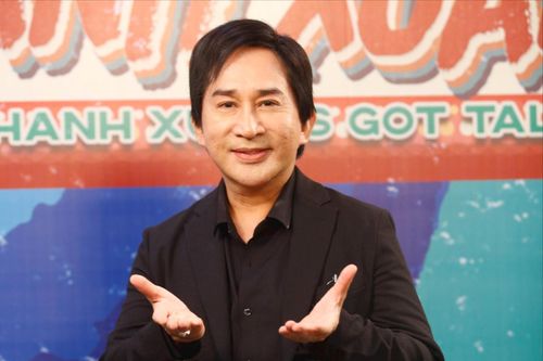 Nghệ sĩ cải lương Kim Tử Long xuất hiện trong chương trình.