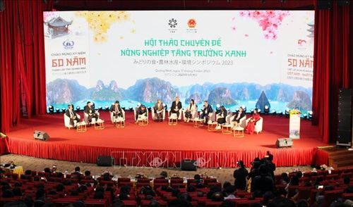 Các đại biểu tham gia tọa đàm về nông nghiệp tăng trưởng xanh.
