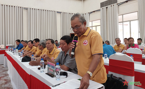  Ông Nguyễn Thanh Bình, Chủ nhiệm Canh Tân Hội quán ở xã An Nhơn chia sẻ tại Hội thảo.