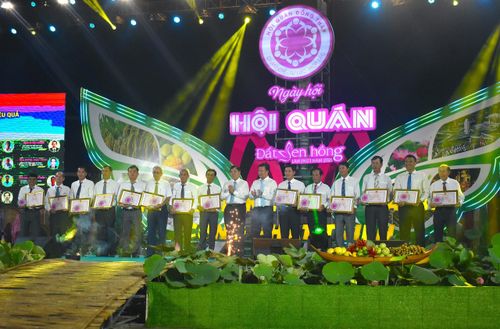 Ban tổ chức cũng đã tuyên dương những hội quán trên địa bàn tỉnh hoạt động hiệu quả 
