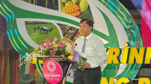 Ông Lâm Thành Công, Trưởng Ban dân vân Tỉnh ủy – Chủ tịch UBMT Tổ quốc Việt Nam tỉnh Đồng Tháp phát biểu khai mạc. (Ảnh Hữu Tuấn)