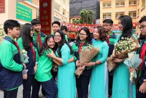 Tặng cô giáo những bó hoa tươi thắm nhân ngày Nhà giáo Việt Nam 20/11