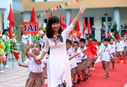 Niềm vui của cô giáo trường Tiểu học Gia Quất, quận Long Biên (Hà Nội) đón học sinh lớp 1 nhập trường