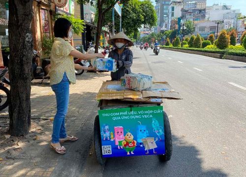 Nhằm tạo thuận tiện hơn cho người tiêu dùng trong việc mang vỏ hộp giấy đựng đồ uống đã qua sử dụng đi tái chế, Tetra Pak đã hợp tác với công ty VECA để đưa vỏ hộp giấy vào danh mục thu gom của ứng dụng VECA trên điện thoại thông minh.