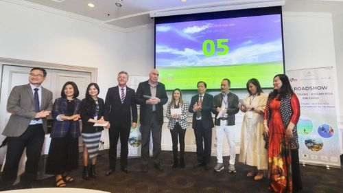 Ông Hà Quốc Trị và các doanh nghiệp Australia tại hội nghị. Ảnh: Thiện Tâm